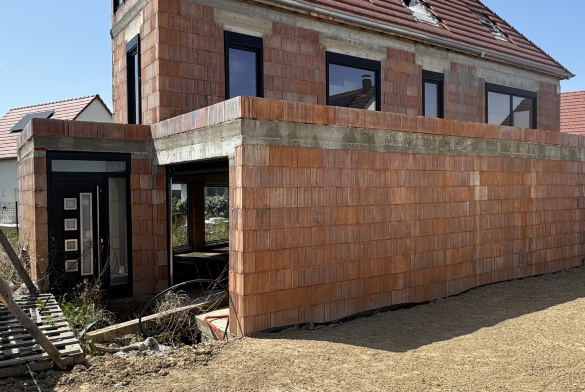 MAISON CONTEMPORAINE À TERMINER 243 m² habitables – Terrain de 490 m² – Piscine incluse - photo 3